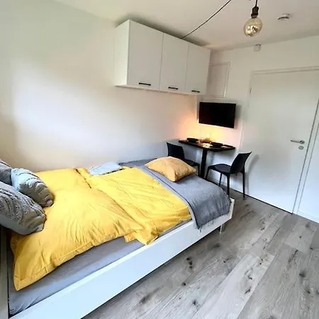 Greenroom Apartment *