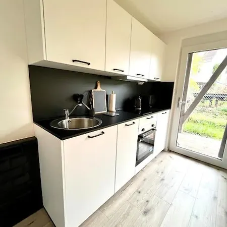 Greenroom Apartment *